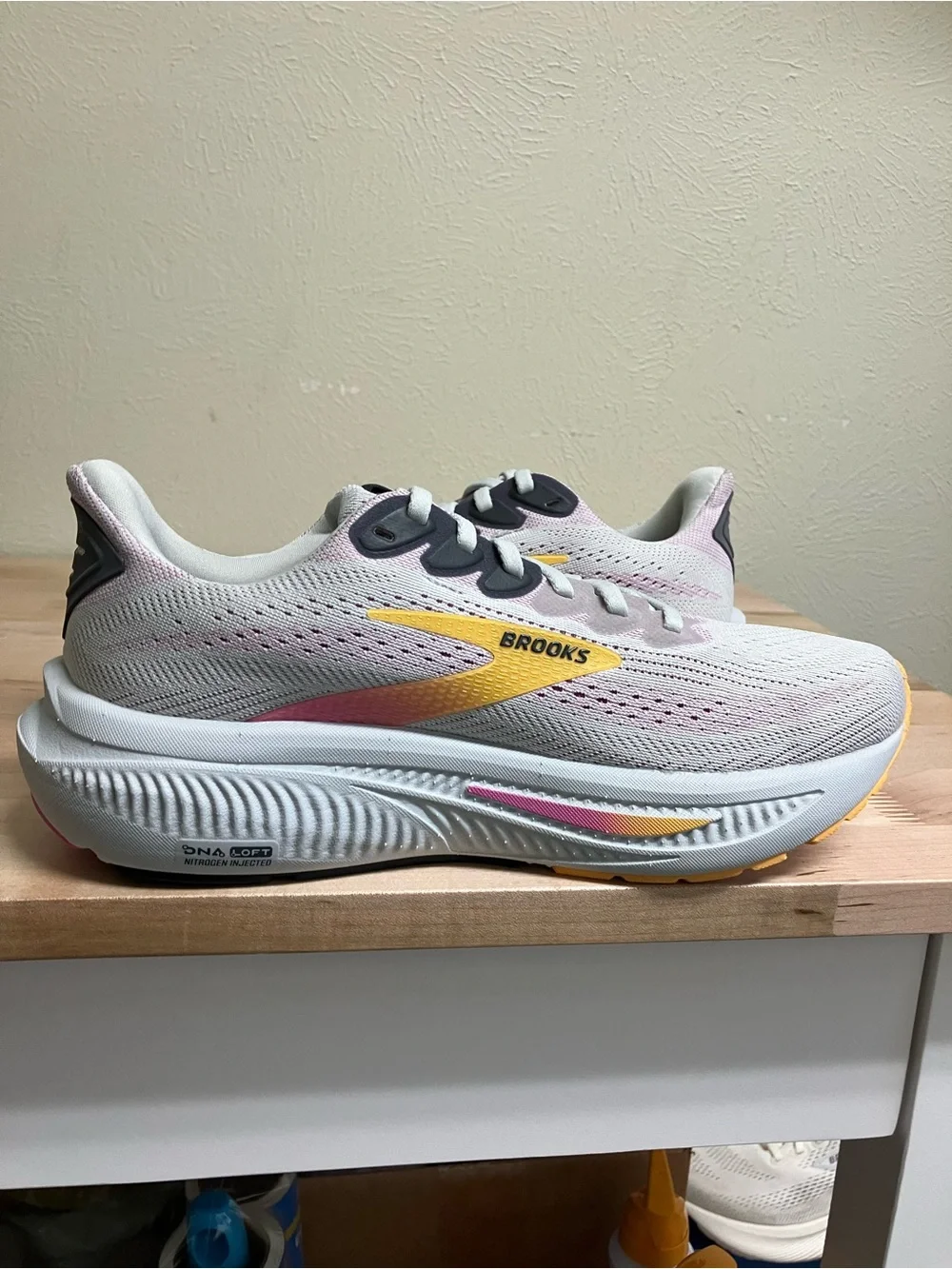 Brooks White Ghost 17